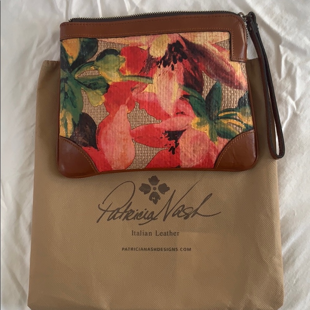 NWT Patricia Nash Floral clutch